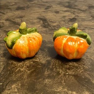 Pumpkin salt and pepper shakers(3itemsfor$15)